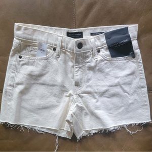 Banana Republic Mid-Rise cream denim shorts size 27.  NWT